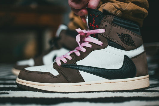 Travis Scott Air Jordans: Medium Olive, Velvet Brown, Olive & Reverse Mocha – de ultieme gids - HYP3