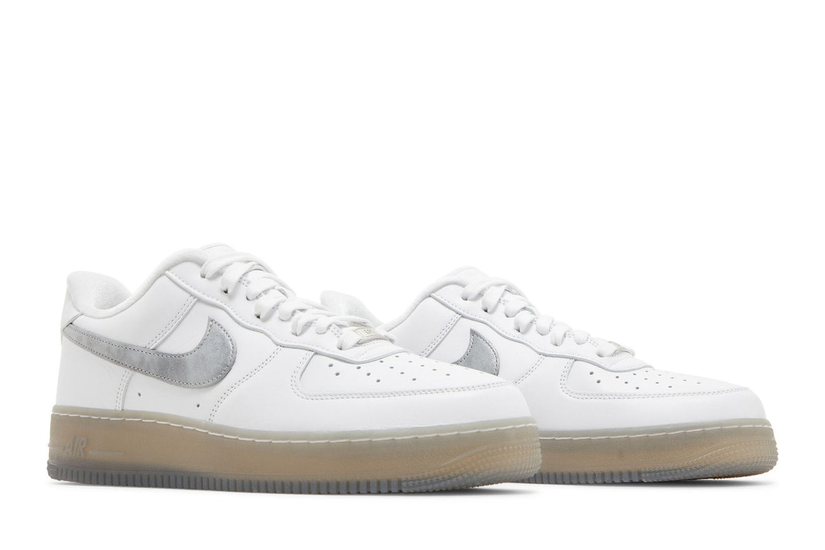 Nike Air Force 1 Low '07 PRM White Metallic Silver sneaker afbeelding 8 - stylecode DX3945-100