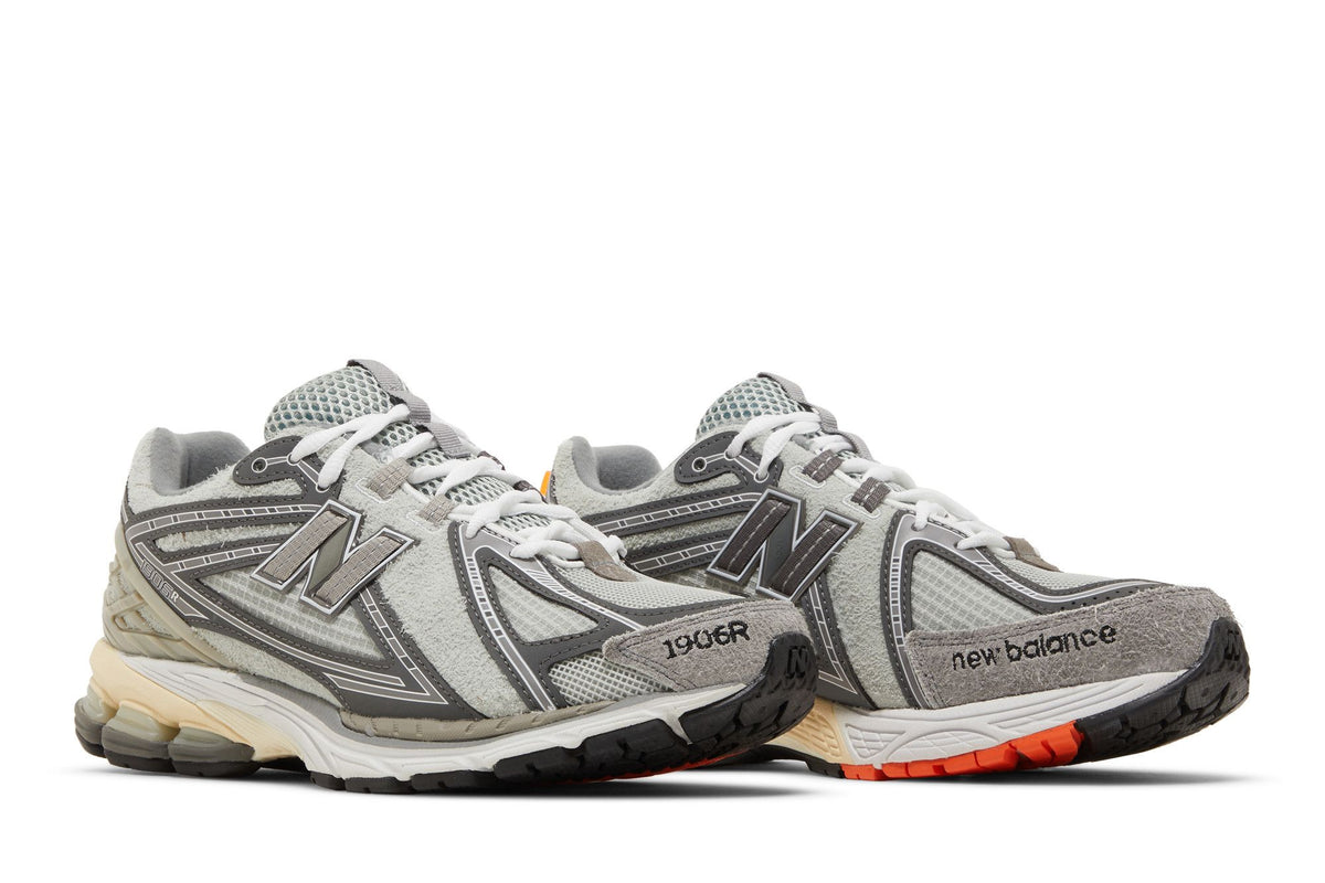 New Balance 1906R N.Hoolywood x INVINCIBLE Grey Swan sneaker afbeelding 8 - stylecode M1906RNI