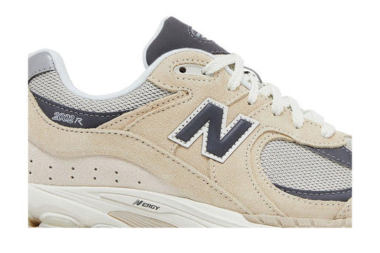 New Balance 2002R Sandstone Magnet sneaker afbeelding 2 - stylecode M2002RFA