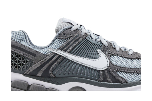 Nike Zoom Vomero 5 Cool Grey Wolf Grey sneaker afbeelding 2 - stylecode HF1553-003
