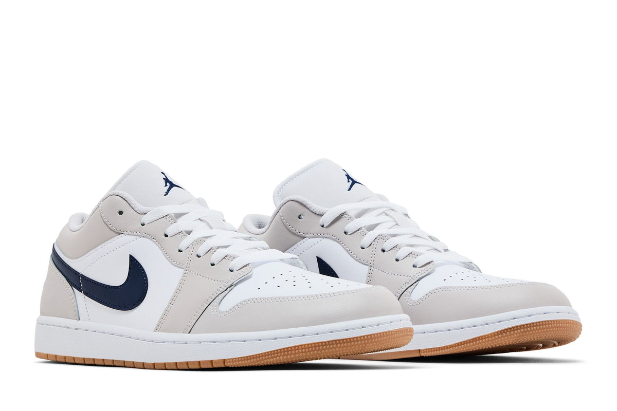 Jordan 1 Low Midnight Navy Neutral Grey sneaker afbeelding 8 - stylecode 553558-146