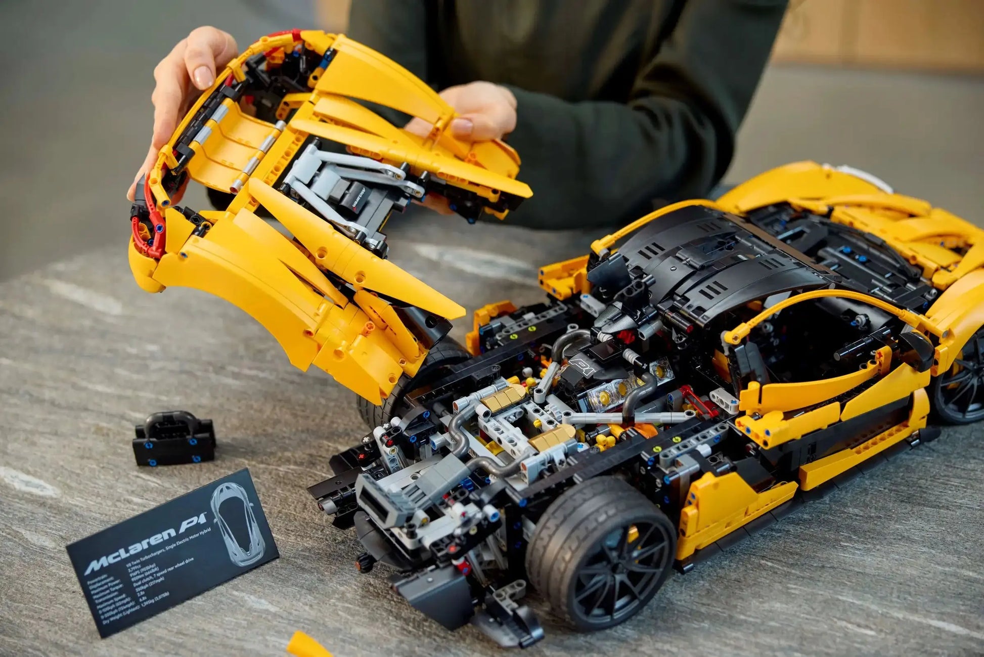 LEGO Technic - McLaren P1™ hypercar - 42172 - HYP3