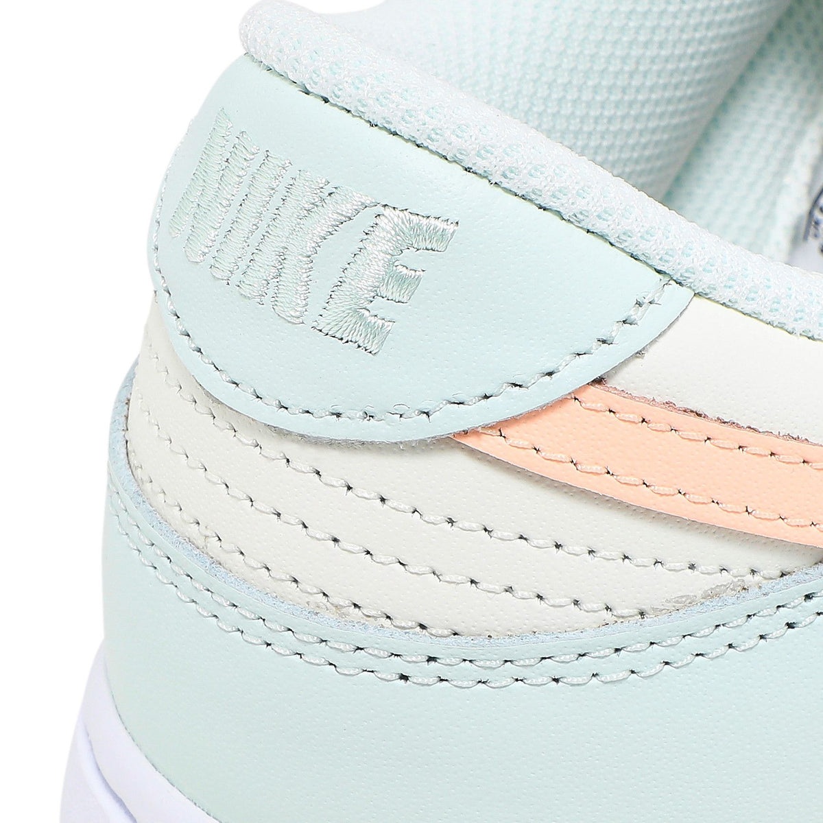 Nike Dunk Low Barely Green (Women's) sneaker afbeelding 9 - stylecode DD1503-104