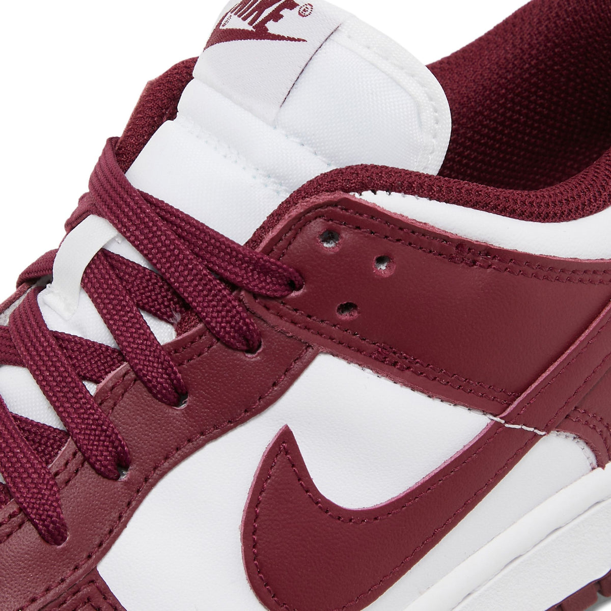 Nike Dunk Low Bordeaux (Women's) sneaker afbeelding 9 - stylecode DD1503-108
