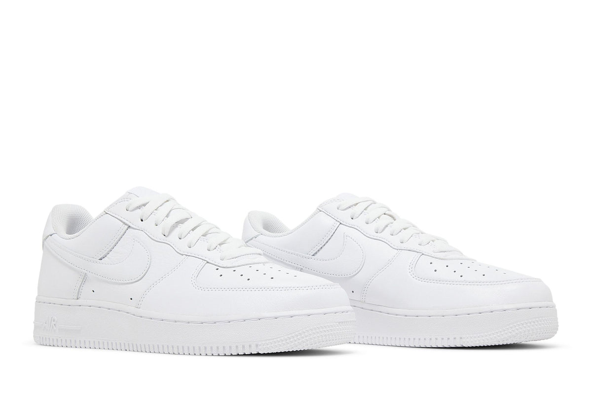 Nike Air Force 1 '07 Low Color of the Month Triple White sneaker afbeelding 8 - stylecode DJ3911-100