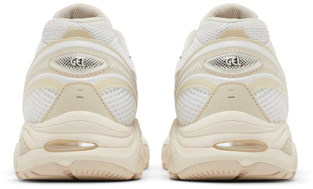 Achteraanzicht van de ASICS GT-2160 x Above The Clouds met hielversteviging en off-white middenzool