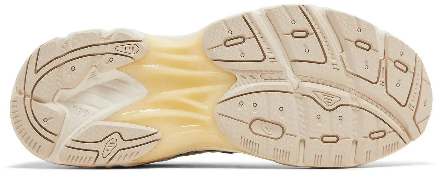 Onderkant van de ASICS GT-2160 x Above The Clouds met gripvaste buitenzool en zichtbare GEL-technologie