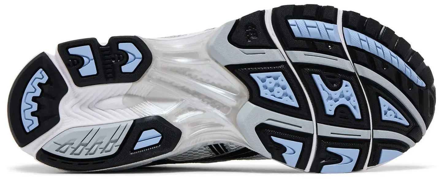 Onderkant van de JJJJound x ASICS GEL-Kayano 14 met robuuste zool en zichtbare GEL-technologie.