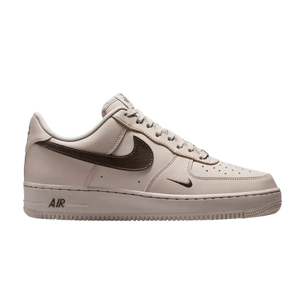 Nike Air Force 1 Low '07 Carbon Fiber Swoosh College Grey Newsprint sneaker 1 - stylecode IV5732-002