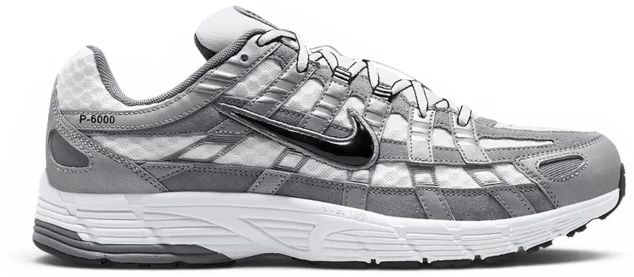 Nike P-6000 White Metallic Cool Grey Black sneaker zijkant rechts