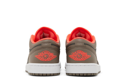 Jordan 1 Low SE Newsprint Olive Grey (Women's) sneaker afbeelding 6 - stylecode DQ6076-002
