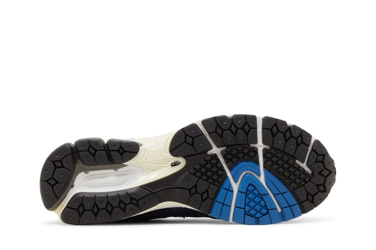 New Balance 2002R Invincible x N.Hoolywood Gore-Tex Navy sneaker afbeelding 4 - stylecode M2002RXH