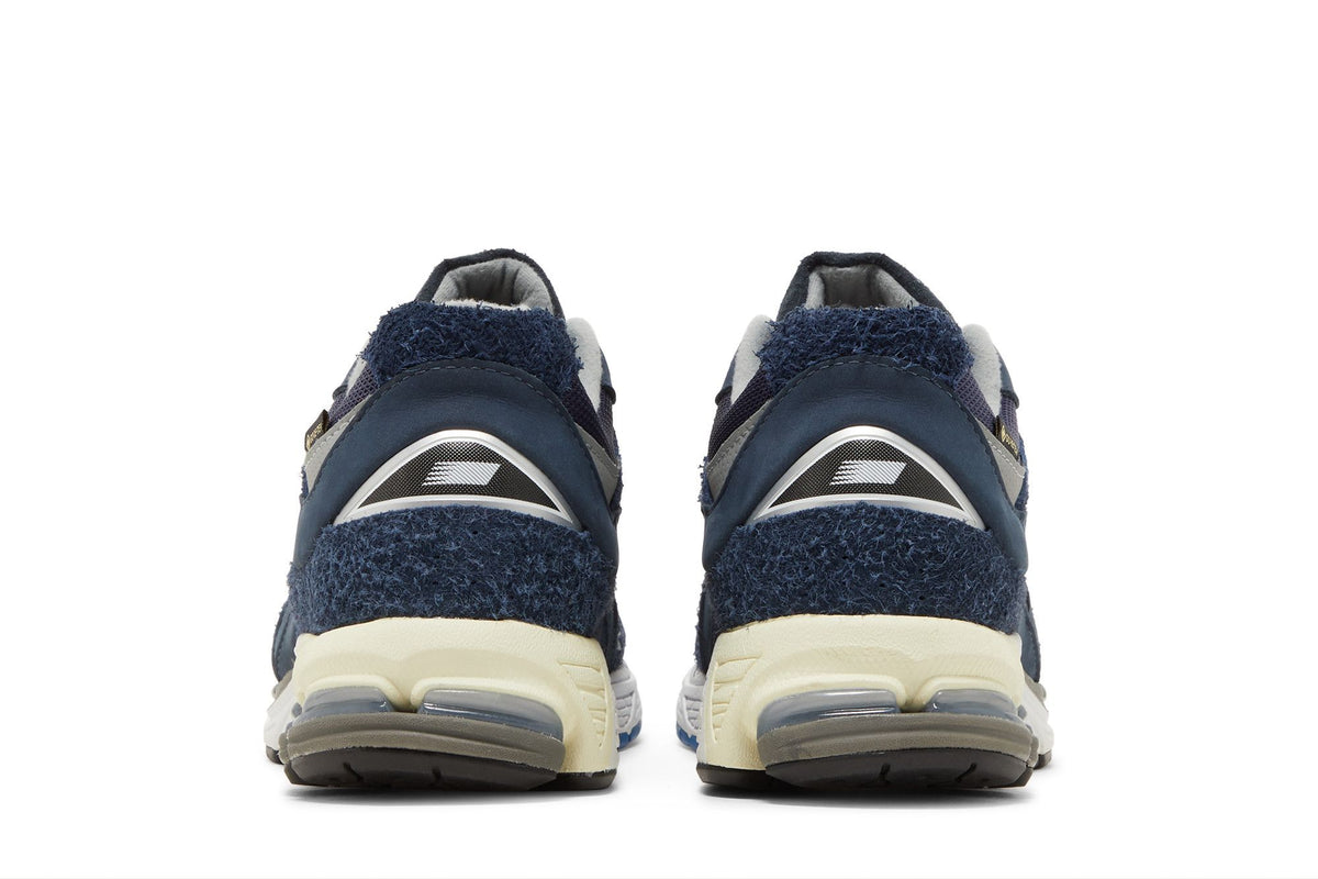 New Balance 2002R Invincible x N.Hoolywood Gore-Tex Navy sneaker afbeelding 6 - stylecode M2002RXH