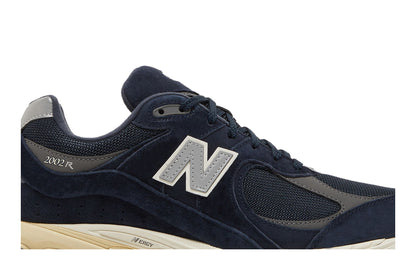 New Balance 2002R Eclipse Navy sneaker afbeelding 2 - stylecode M2002RCA