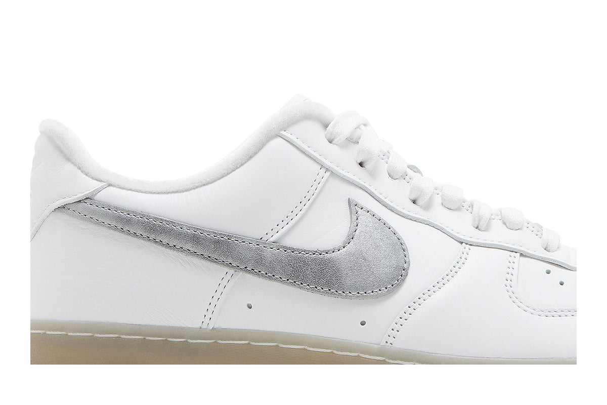 Nike Air Force 1 Low '07 PRM White Metallic Silver sneaker afbeelding 2 - stylecode DX3945-100