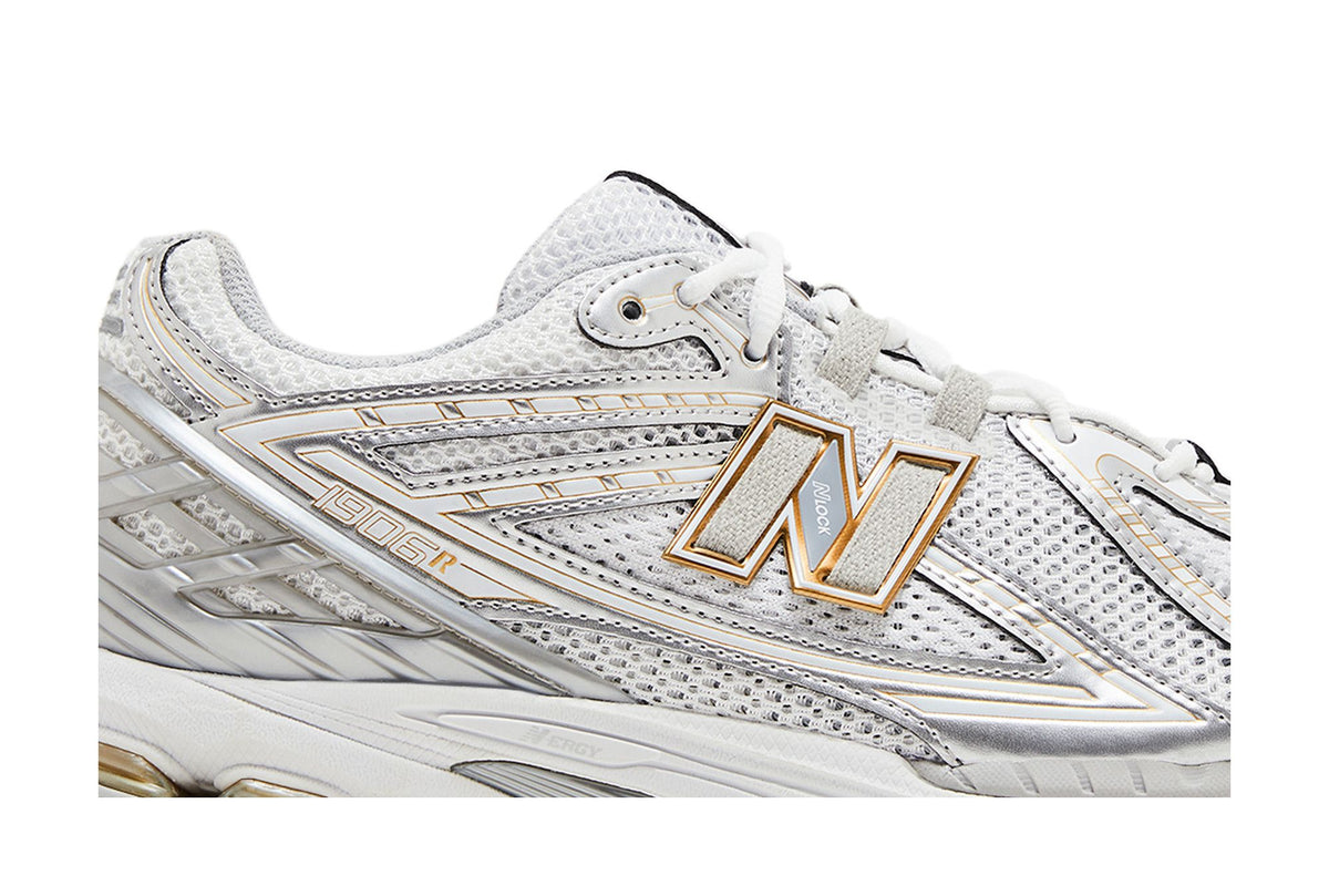 New Balance 1906R White Rain Cloud Silver Metallic sneaker afbeelding 2 - stylecode M1906RI