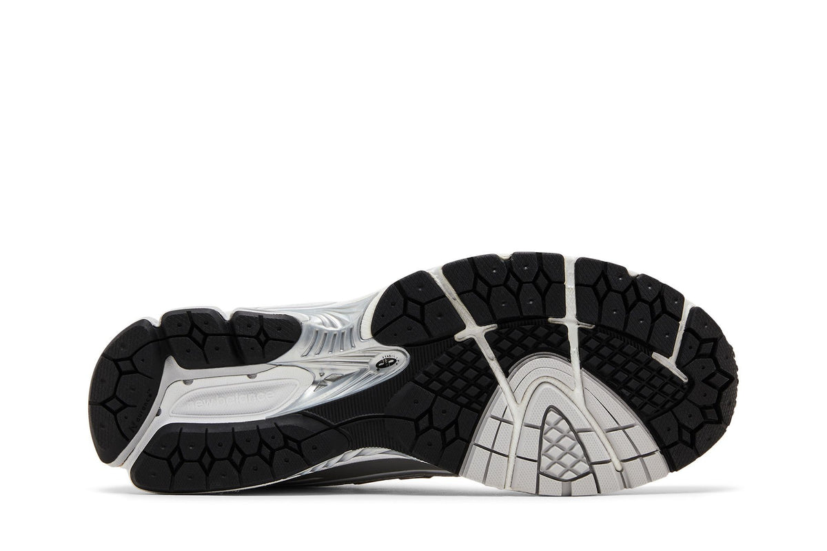 New Balance 1906R White Rain Cloud Silver Metallic sneaker afbeelding 4 - stylecode M1906RI