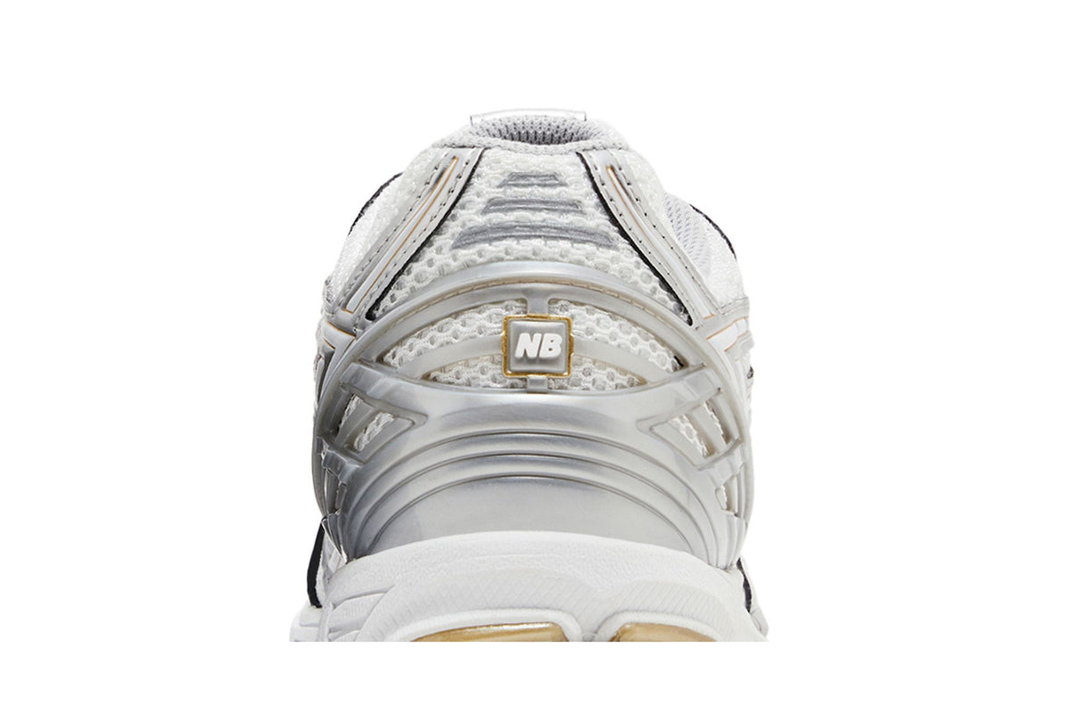 New Balance 1906R White Rain Cloud Silver Metallic sneaker afbeelding 7 - stylecode M1906RI