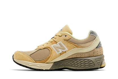 New Balance 2002R AURALEE Yellow Beige sneaker afbeelding 3 - stylecode M2002RE1