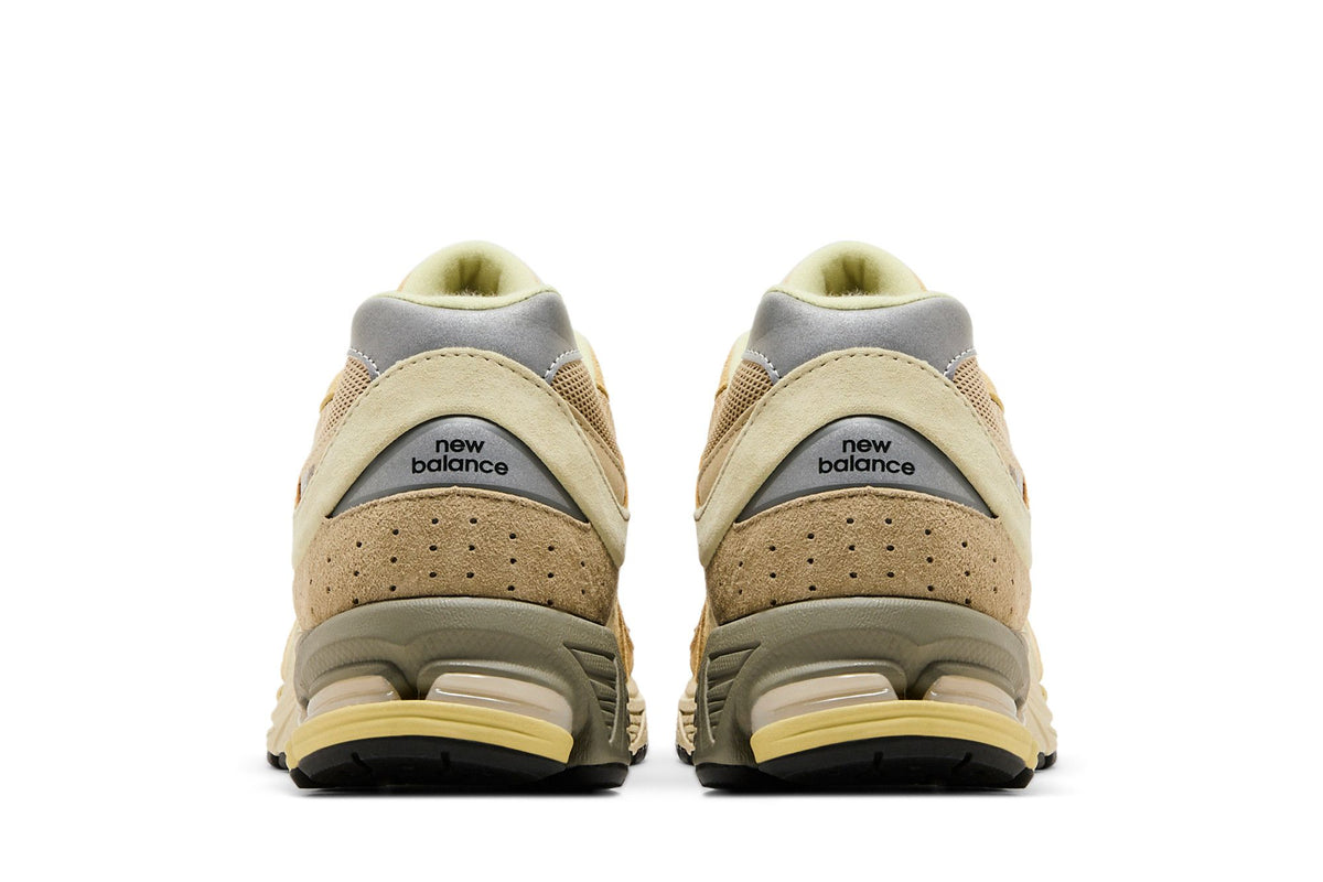New Balance 2002R AURALEE Yellow Beige sneaker afbeelding 6 - stylecode M2002RE1