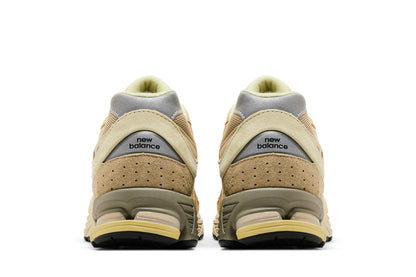 New Balance 2002R AURALEE Yellow Beige sneaker afbeelding 6 - stylecode M2002RE1