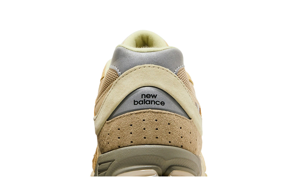 New Balance 2002R AURALEE Yellow Beige sneaker afbeelding 7 - stylecode M2002RE1