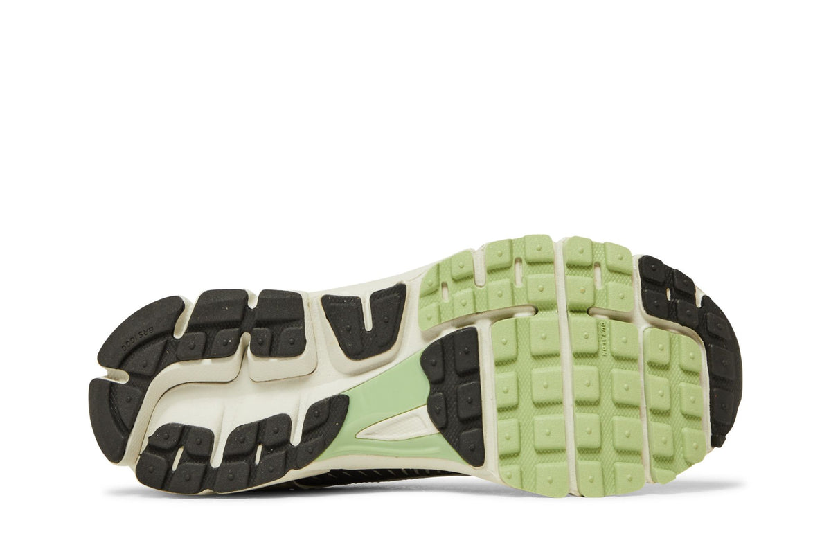 Nike Zoom Vomero 5 Cobblestone Flat Pewter (Women's) sneaker afbeelding 4 - stylecode FB8825-001