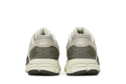Nike Zoom Vomero 5 Cobblestone Flat Pewter (Women's) sneaker afbeelding 6 - stylecode FB8825-001