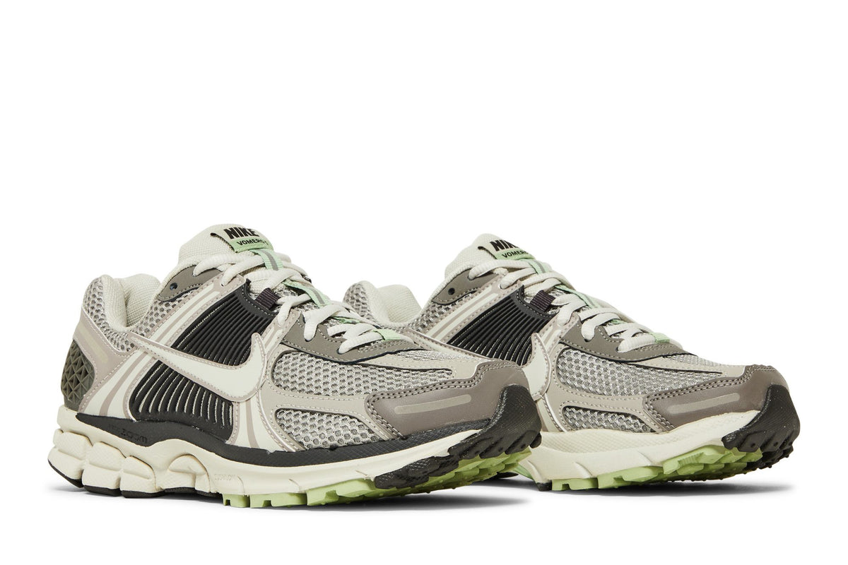 Nike Zoom Vomero 5 Cobblestone Flat Pewter (Women's) sneaker afbeelding 8 - stylecode FB8825-001