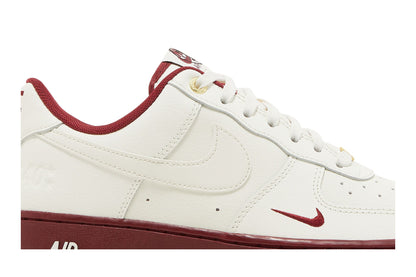 Nike Air Force 1 Low '07 SE 40th Anniversary Edition Sail Team Red (Women's) sneaker afbeelding 2 - stylecode DQ7582-100