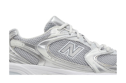 New Balance 530 Moonbeam Silver Metallic sneaker afbeelding 2 - stylecode MR530RS