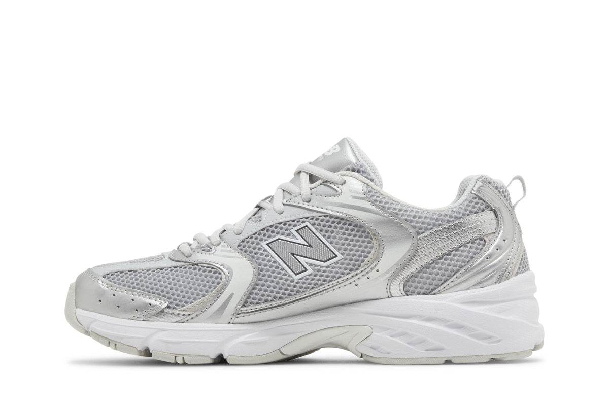 New Balance 530 Moonbeam Silver Metallic sneaker afbeelding 3 - stylecode MR530RS