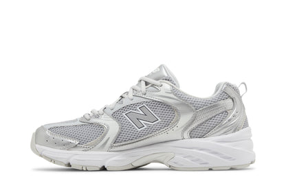 New Balance 530 Moonbeam Silver Metallic sneaker afbeelding 3 - stylecode MR530RS