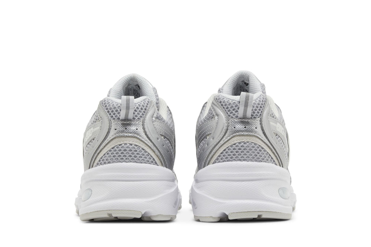 New Balance 530 Moonbeam Silver Metallic sneaker afbeelding 6 - stylecode MR530RS
