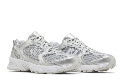 New Balance 530 Moonbeam Silver Metallic sneaker afbeelding 8 - stylecode MR530RS