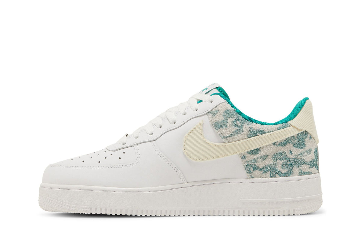 Nike Air Force 1 Low '07 LV8 Neptune Green Camo sneaker afbeelding 3 - stylecode DX3365-100
