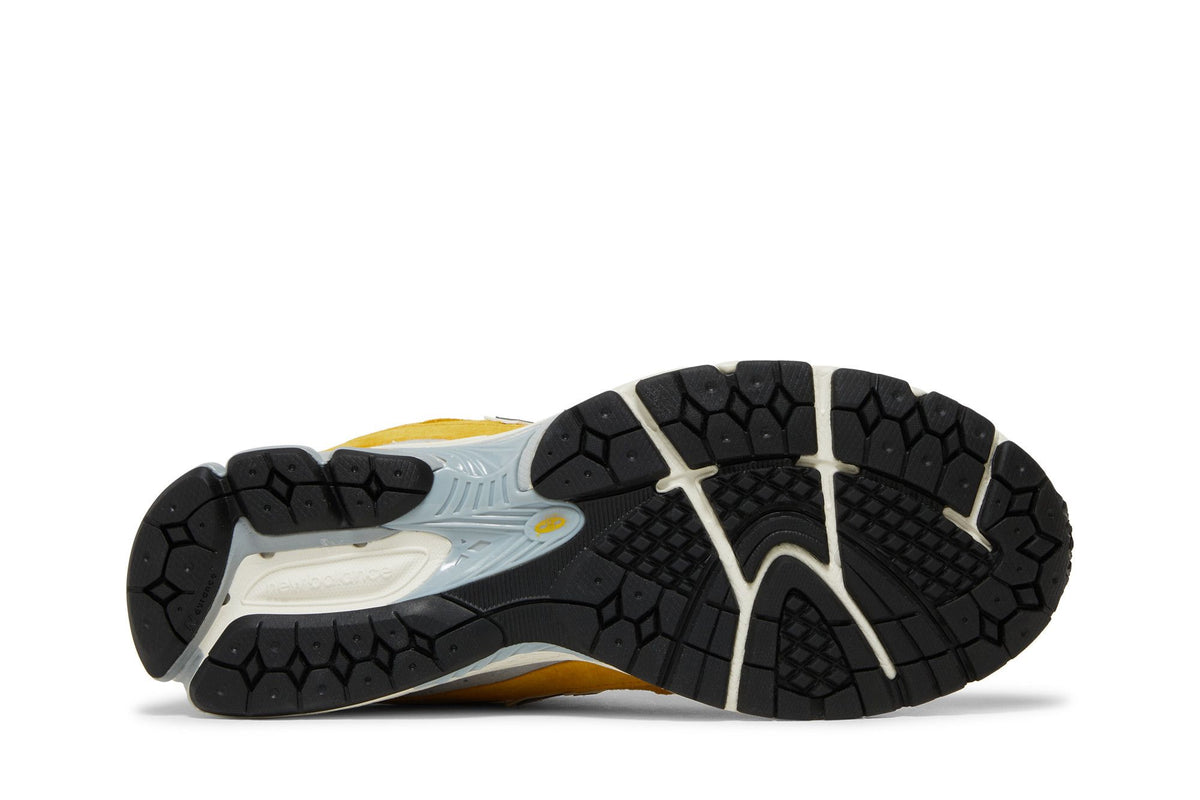 New Balance 2002R Egg Yolk sneaker afbeelding 4 - stylecode M2002RHT