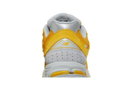 New Balance 2002R Egg Yolk sneaker afbeelding 7 - stylecode M2002RHT