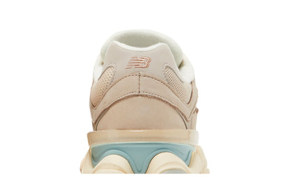New Balance 9060 Ivory Cream Pink Sand sneaker afbeelding 7 - stylecode U9060WCG