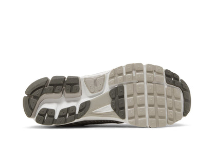 Nike Zoom Vomero 5 Iron Ore Flat Pewter sneaker afbeelding 4 - stylecode FD0791-012