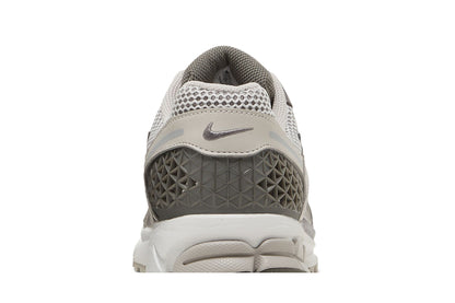 Nike Zoom Vomero 5 Iron Ore Flat Pewter sneaker afbeelding 7 - stylecode FD0791-012