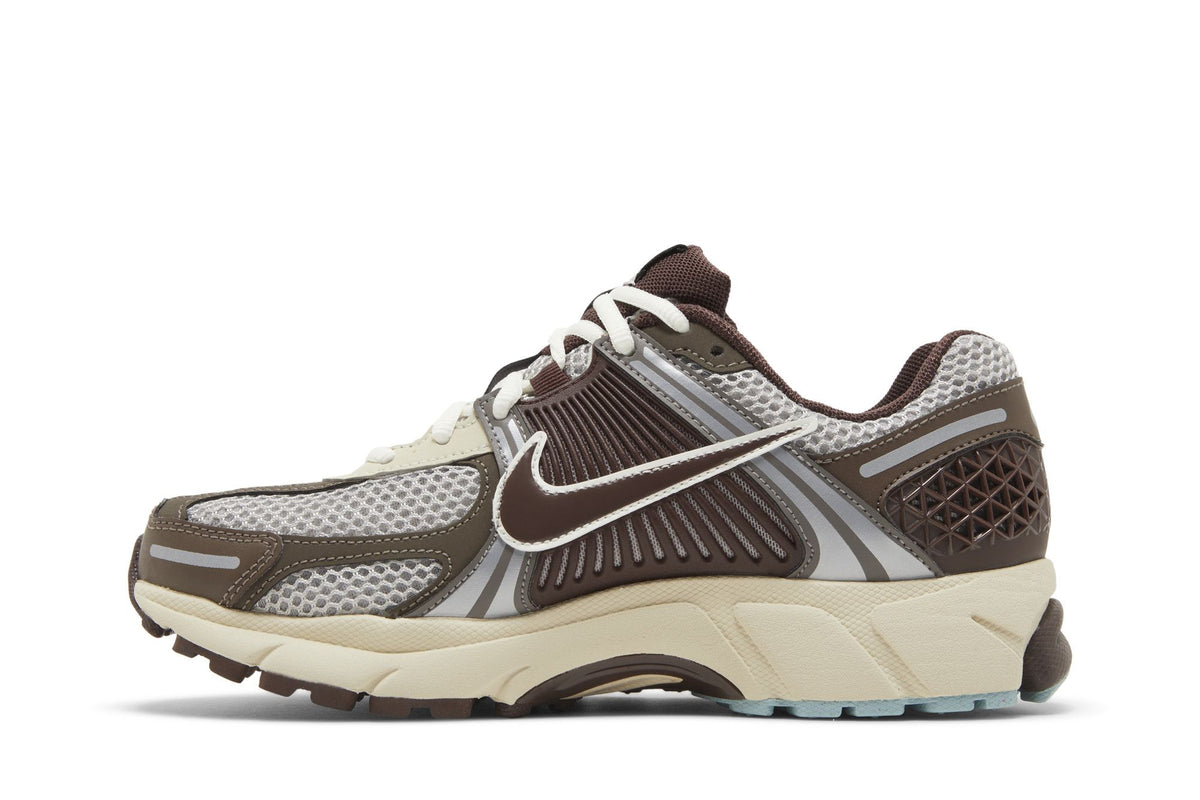 Nike Zoom Vomero 5 Earth Fossil (Women's) sneaker afbeelding 3 - stylecode FD9920-022
