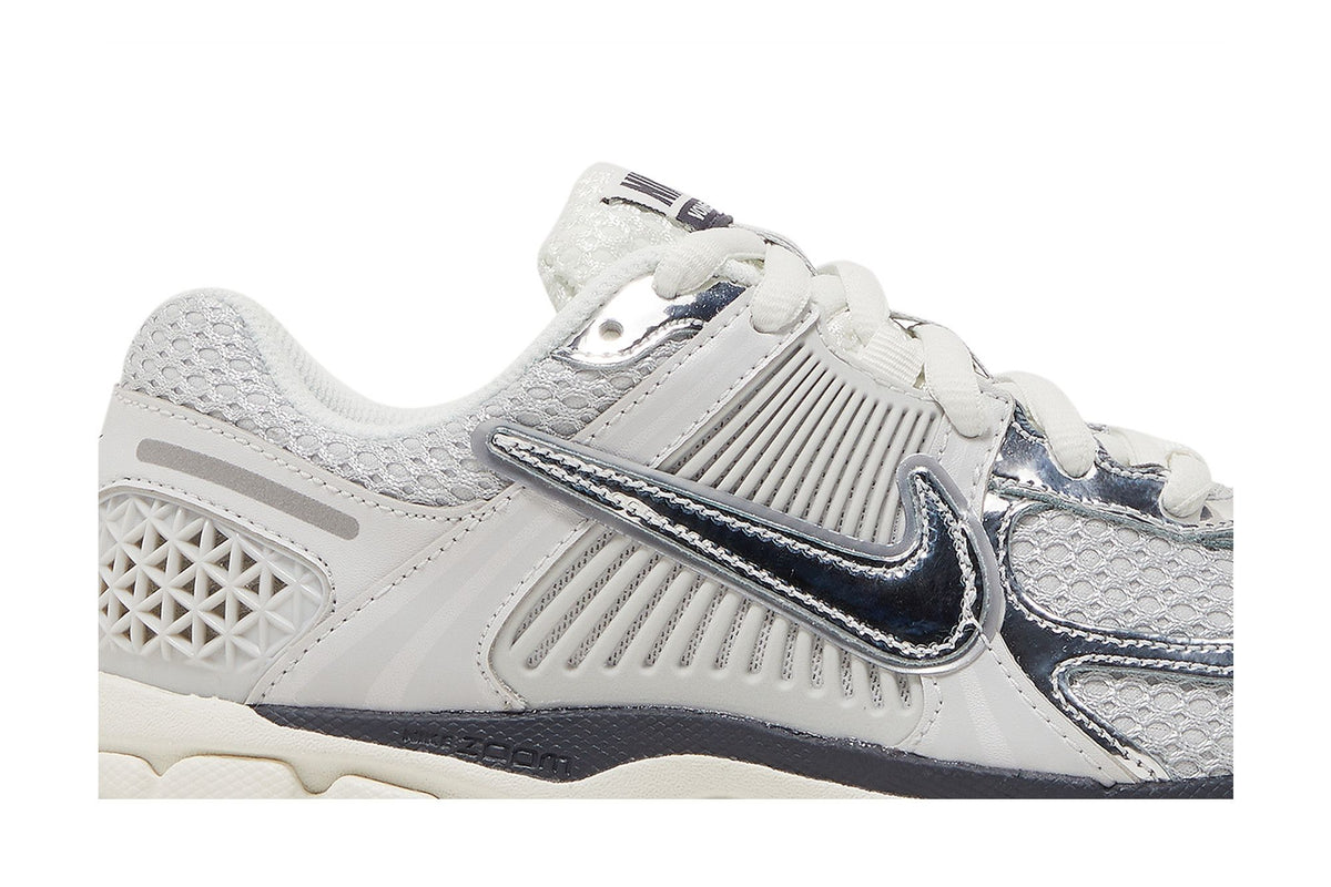 Nike Zoom Vomero 5 Photon Dust Metallic Silver (Women's) sneaker afbeelding 2 - stylecode FD0884-025