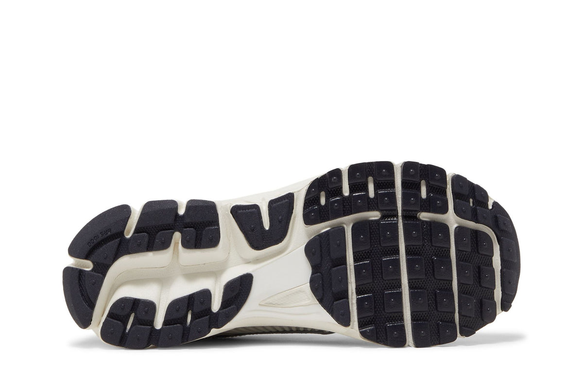 Nike Zoom Vomero 5 Photon Dust Metallic Silver (Women's) sneaker afbeelding 4 - stylecode FD0884-025