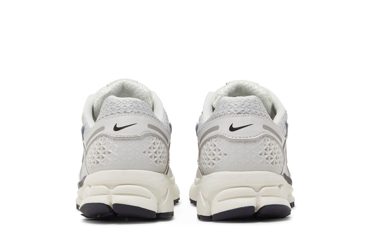 Nike Zoom Vomero 5 Photon Dust Metallic Silver (Women's) sneaker afbeelding 6 - stylecode FD0884-025