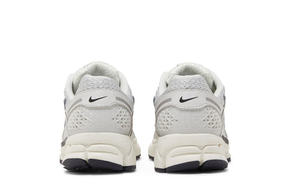 Nike Zoom Vomero 5 Photon Dust Metallic Silver (Women's) sneaker afbeelding 6 - stylecode FD0884-025