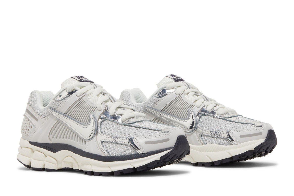 Nike Zoom Vomero 5 Photon Dust Metallic Silver (Women's) sneaker afbeelding 8 - stylecode FD0884-025