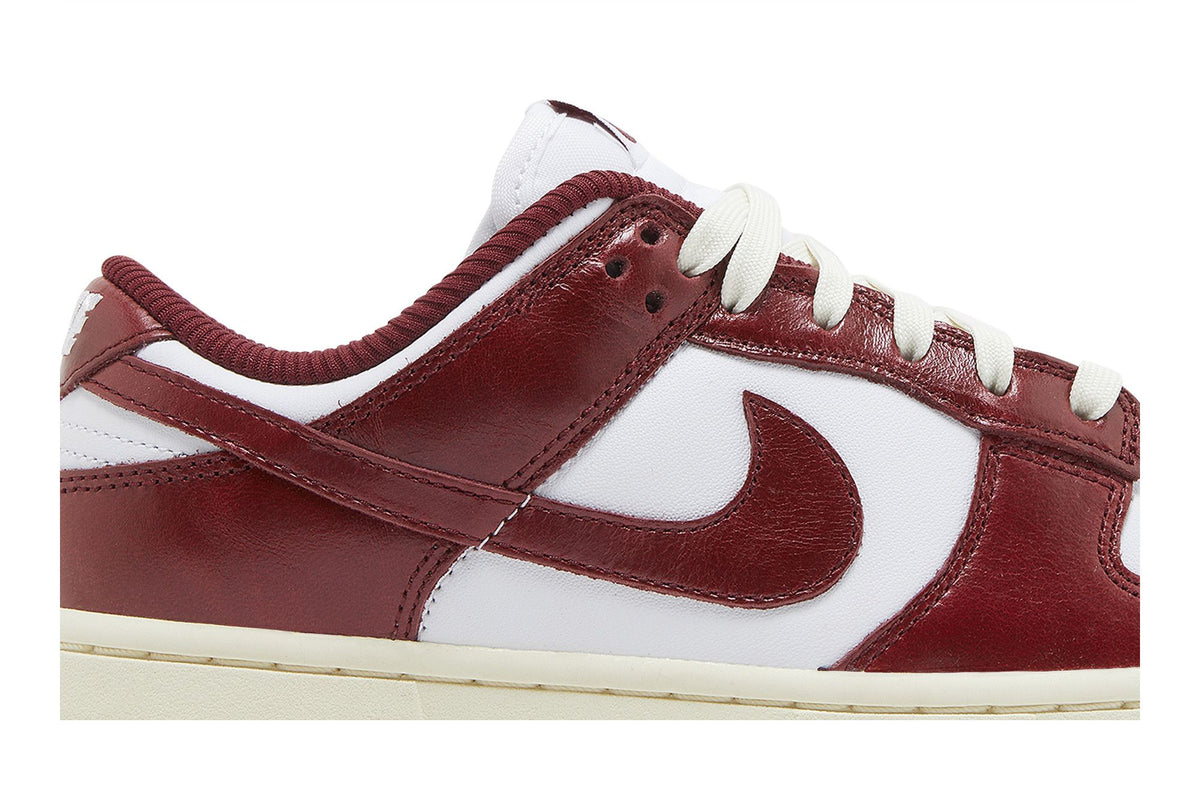 Nike Dunk Low PRM Vintage Team Red (Women's) sneaker afbeelding 2 - stylecode FJ4555-100