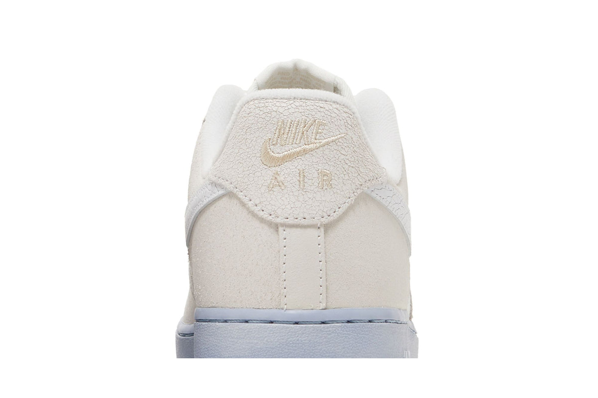 Nike Air Force 1 Low '07 LV8 EMB Summit White Blue Whisper sneaker afbeelding 7 - stylecode DV0787-100